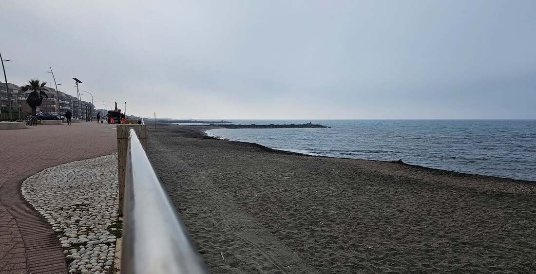 La spiaggia di Ostia al mattino presto